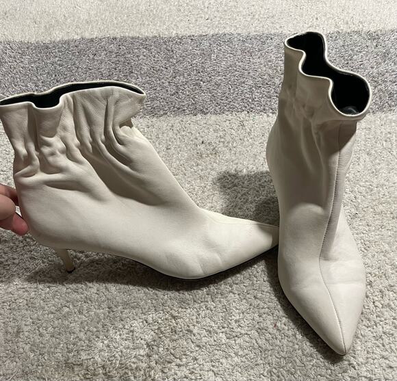 Dolce Vita Shoes - Dolce Vita Womens Sz 10 Rain Ankle Boot White Leather Pull On Ruched Pointed Toe